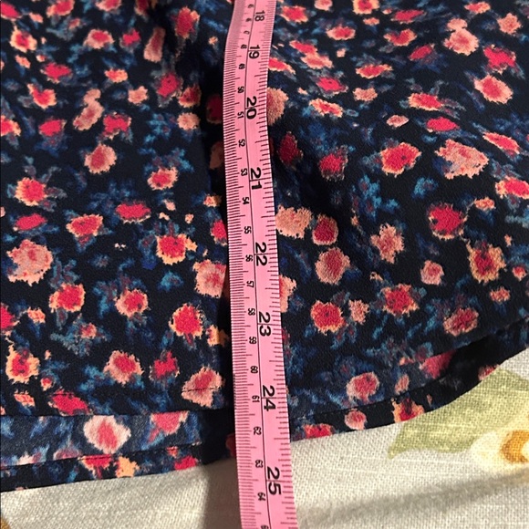 J. Crew V Neck Pink Floral Blouse - Picture 10 of 10